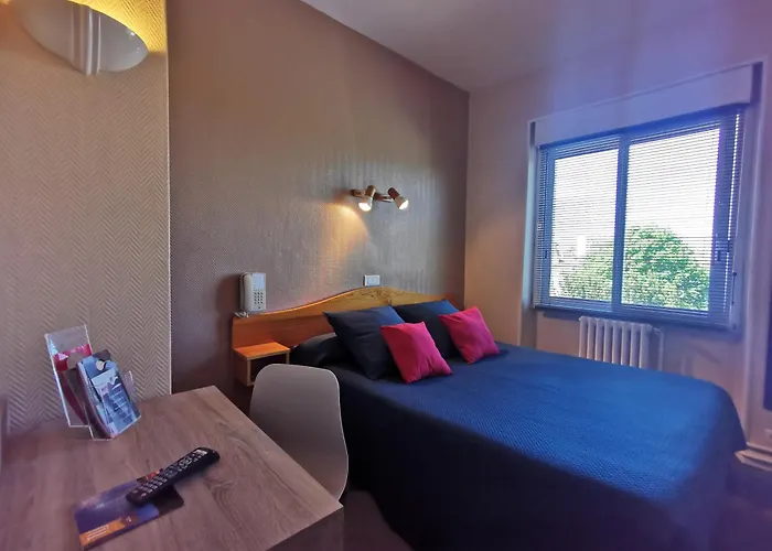 Le Pasteur Готель